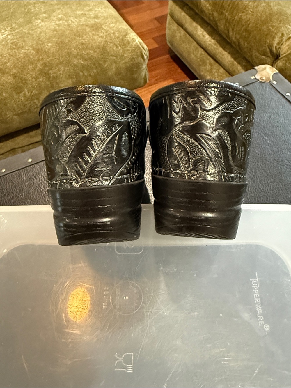 Dansko Black Embossed Floral Tooled Leather Clogs 39 - Picture 7 of 11